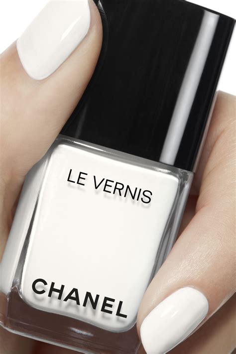 chanel le vernis blanc white|Chanel le vernis nail color.